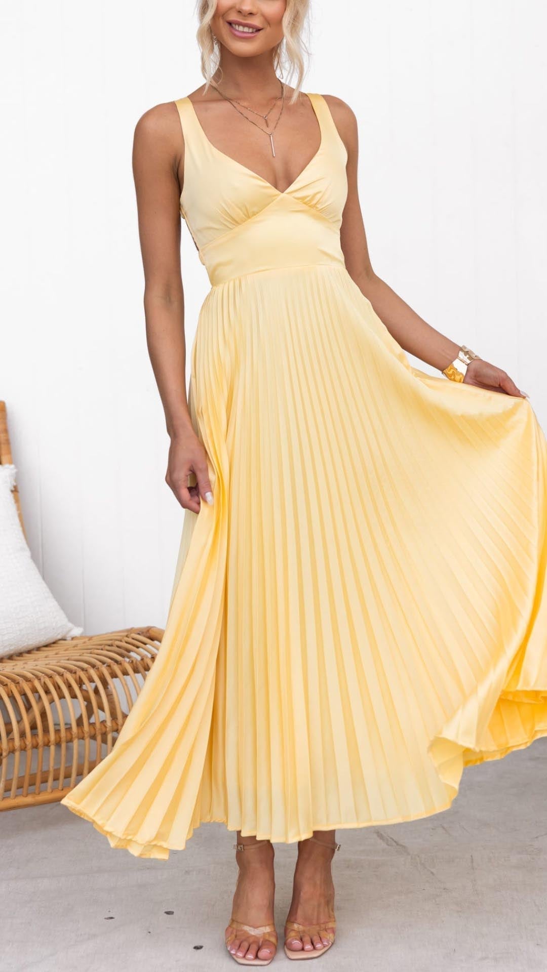Aby – Gele Plissé Maxi-jurk met V-hals