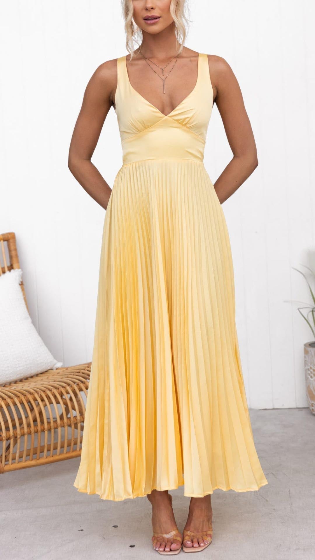 Aby – Gele Plissé Maxi-jurk met V-hals