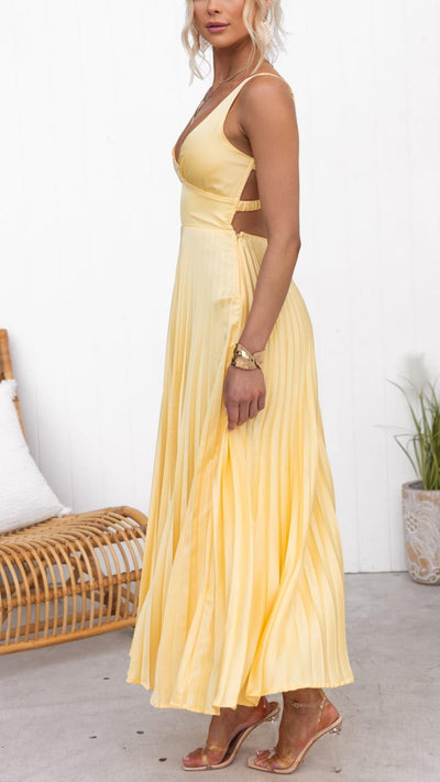 Aby – Gele Plissé Maxi-jurk met V-hals