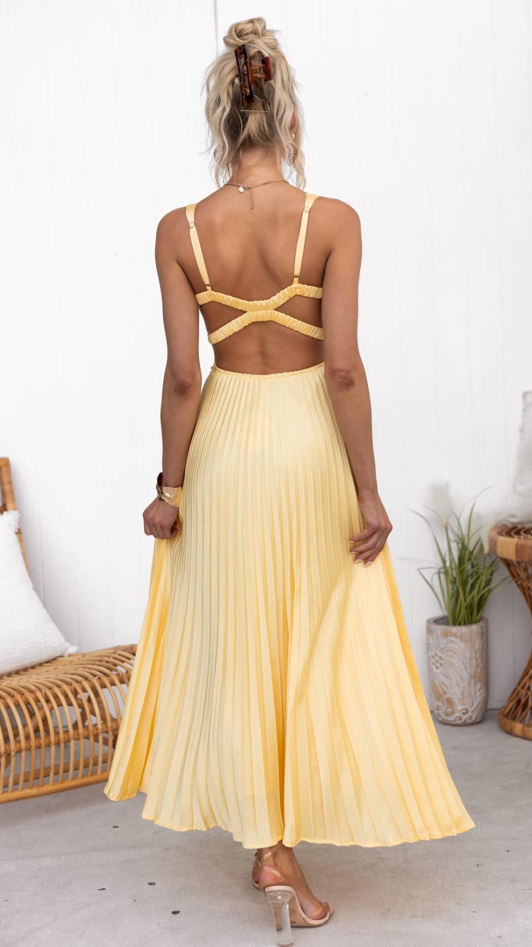 Aby – Gele Plissé Maxi-jurk met V-hals